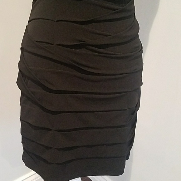 Grass Collection | Black | Deep V | Cocktail Dress - Picture 4 of 6